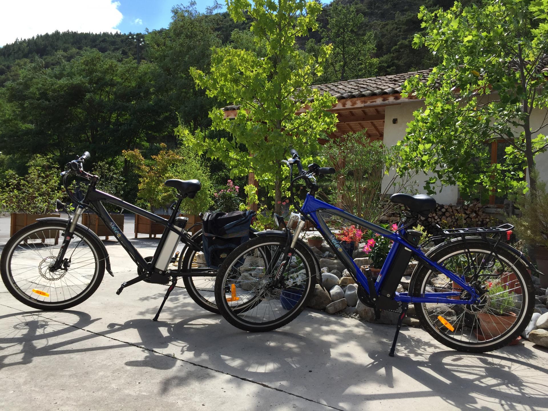 Vélos électriques en location pour profiter des environs